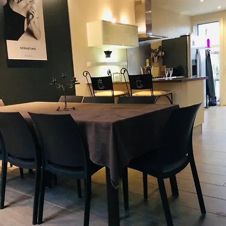 Homestay Maison Auguste Meyzieu